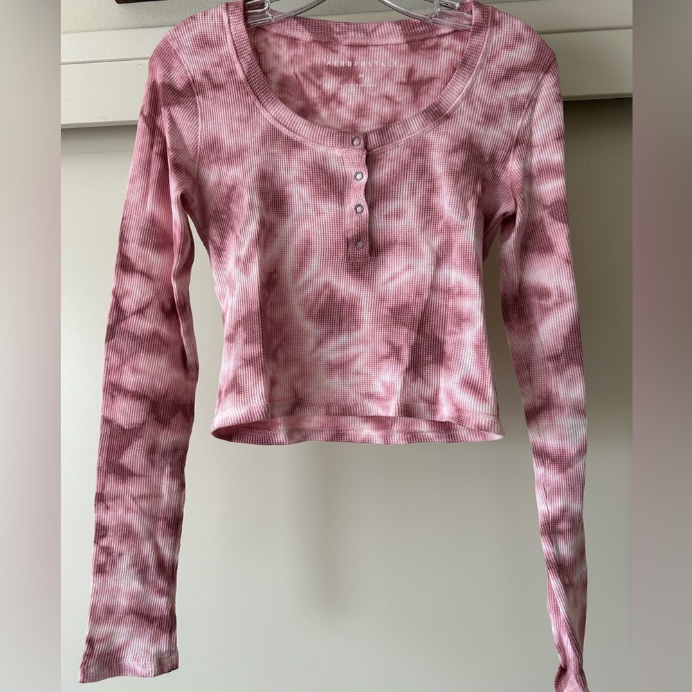 Aeropostale Adorable tie dyed top with button detail